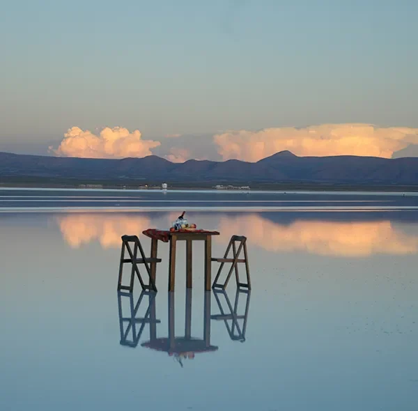 Efecto espejo Salar Uyuni: el espectáculo natural que desafía la percepción humana